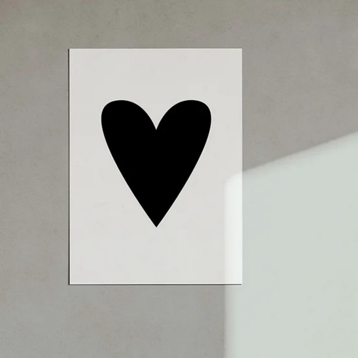 LOVE IS THE NEW BLACK Postkarte "Herz"